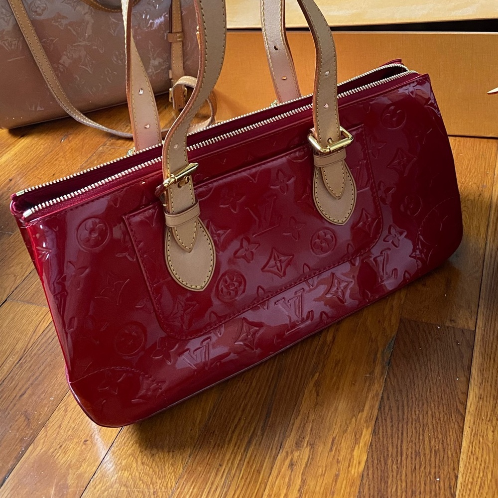 Louis Vuitton  Monogram Vernis Rosewood Avenue  Vernise Leather shoulder bag